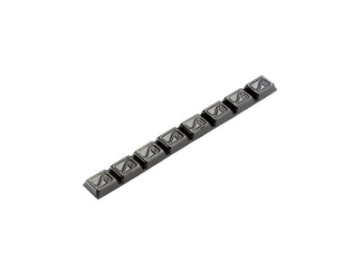 Svart plastlist med åtta clips