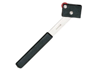 Svart och silver skärverktyg med handtag
