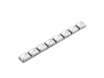 Grått metallblock med flera sektioner